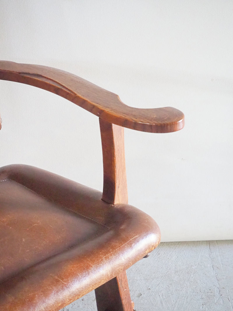 Vintage wood x leather armchair Haneda store