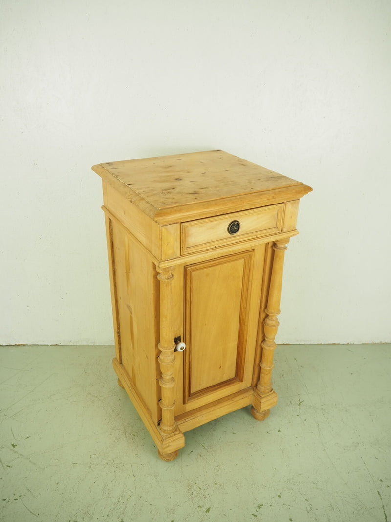 vintage pinewood side table<br><br> ants-210606-1-h