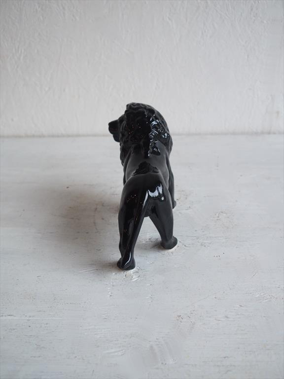 Vintage Lion Motif Object Black<br> Osaka store