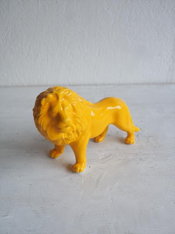 Vintage lion motif object yellow Osaka store