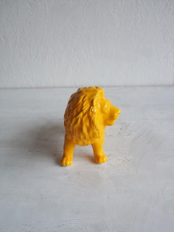 Vintage lion motif object yellow Osaka store