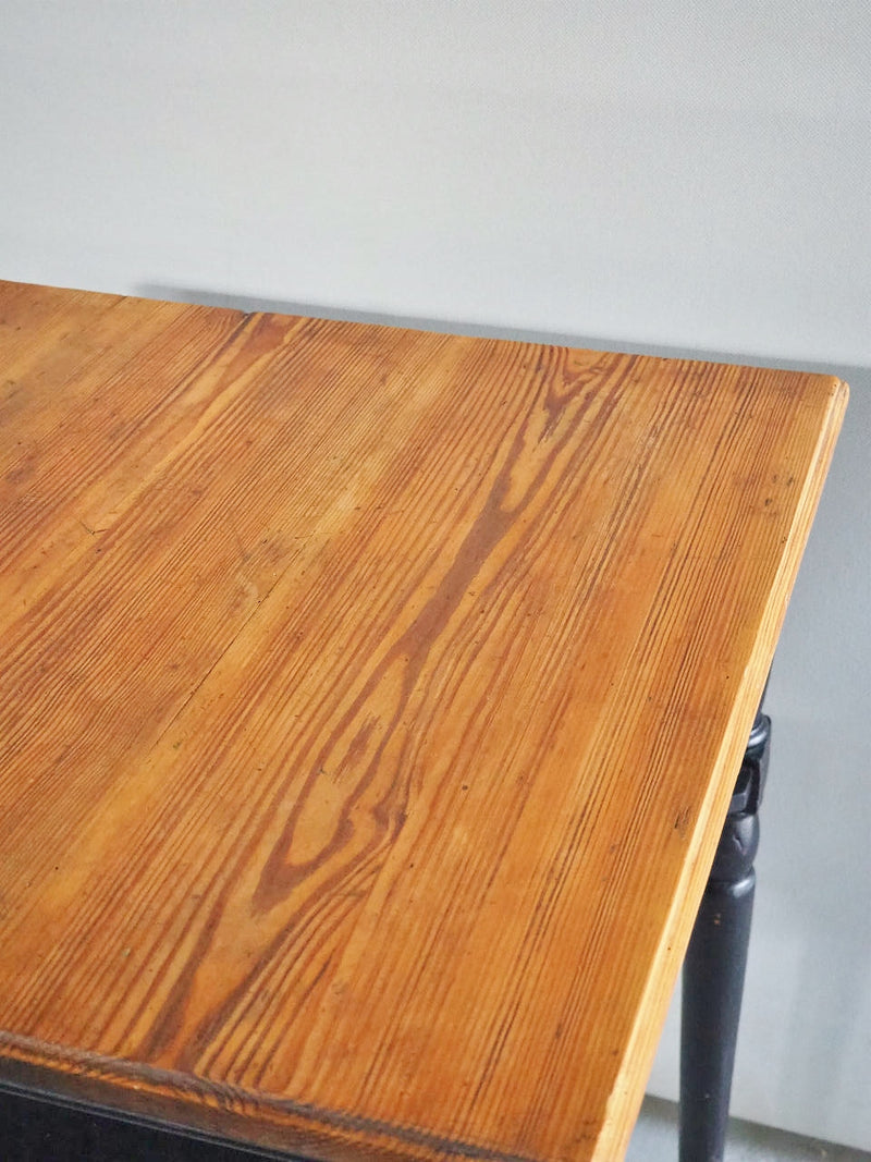 vintage<br> painted wood occasional table<br> Sendagaya store
