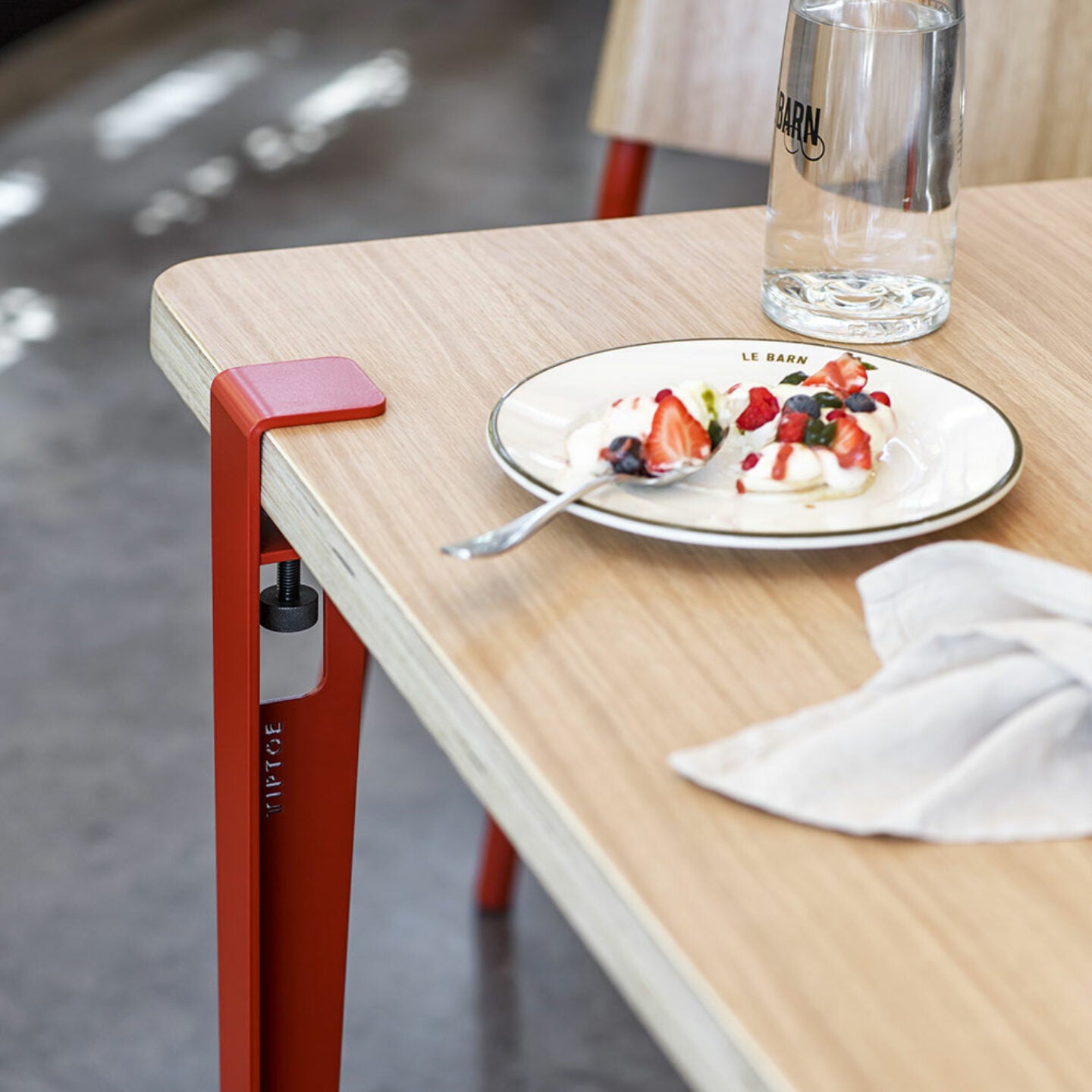 TIPTOE <br>Table and desk leg – 75 cm <br>TERRACOTTA RED <br>大和店・cerote antiques - ヴィンテージ SHARK ATTACK