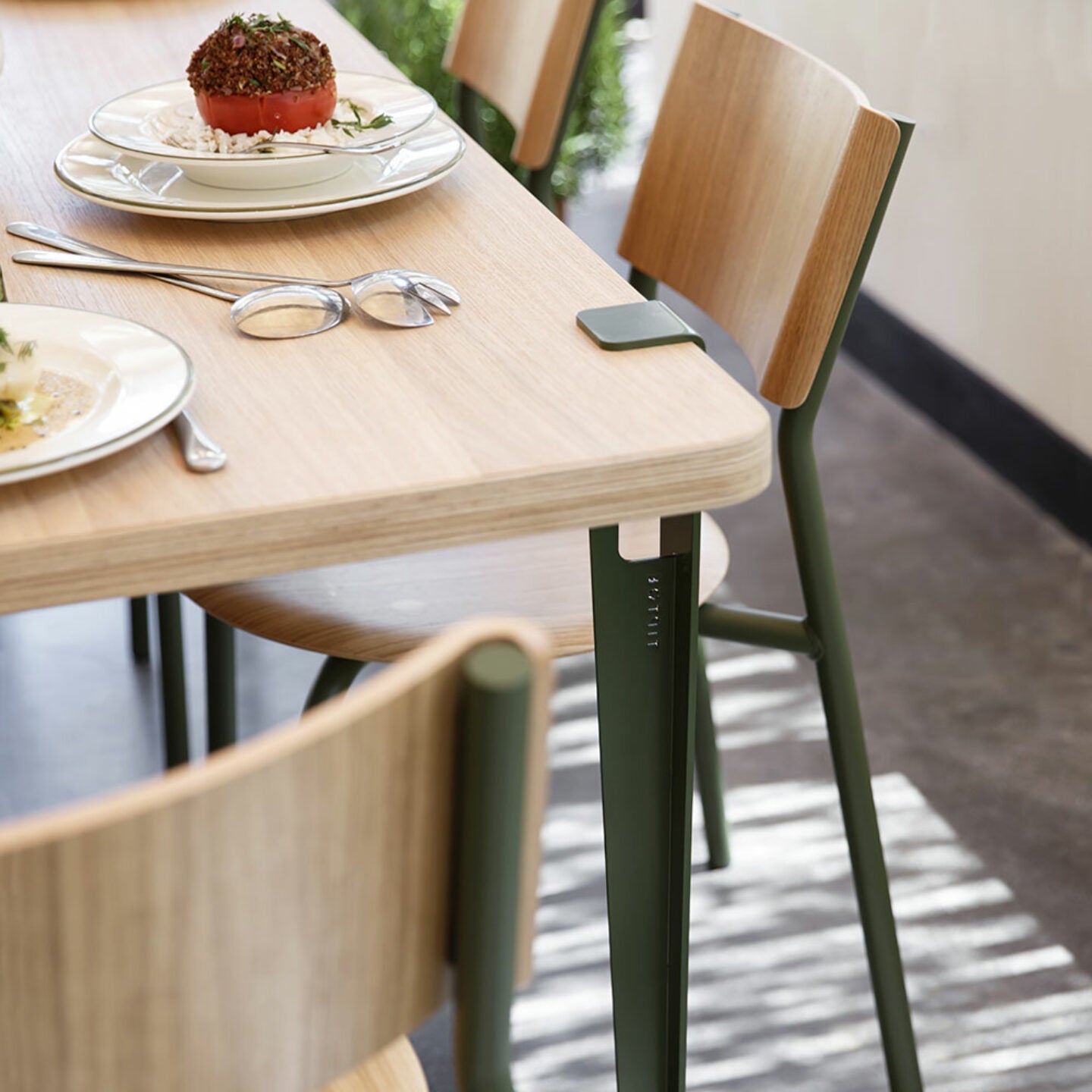 TIPTOE<br>SSD Chair - Oakwood <br>ROSEMARY GREEN - ヴィンテージ SHARK ATTACK